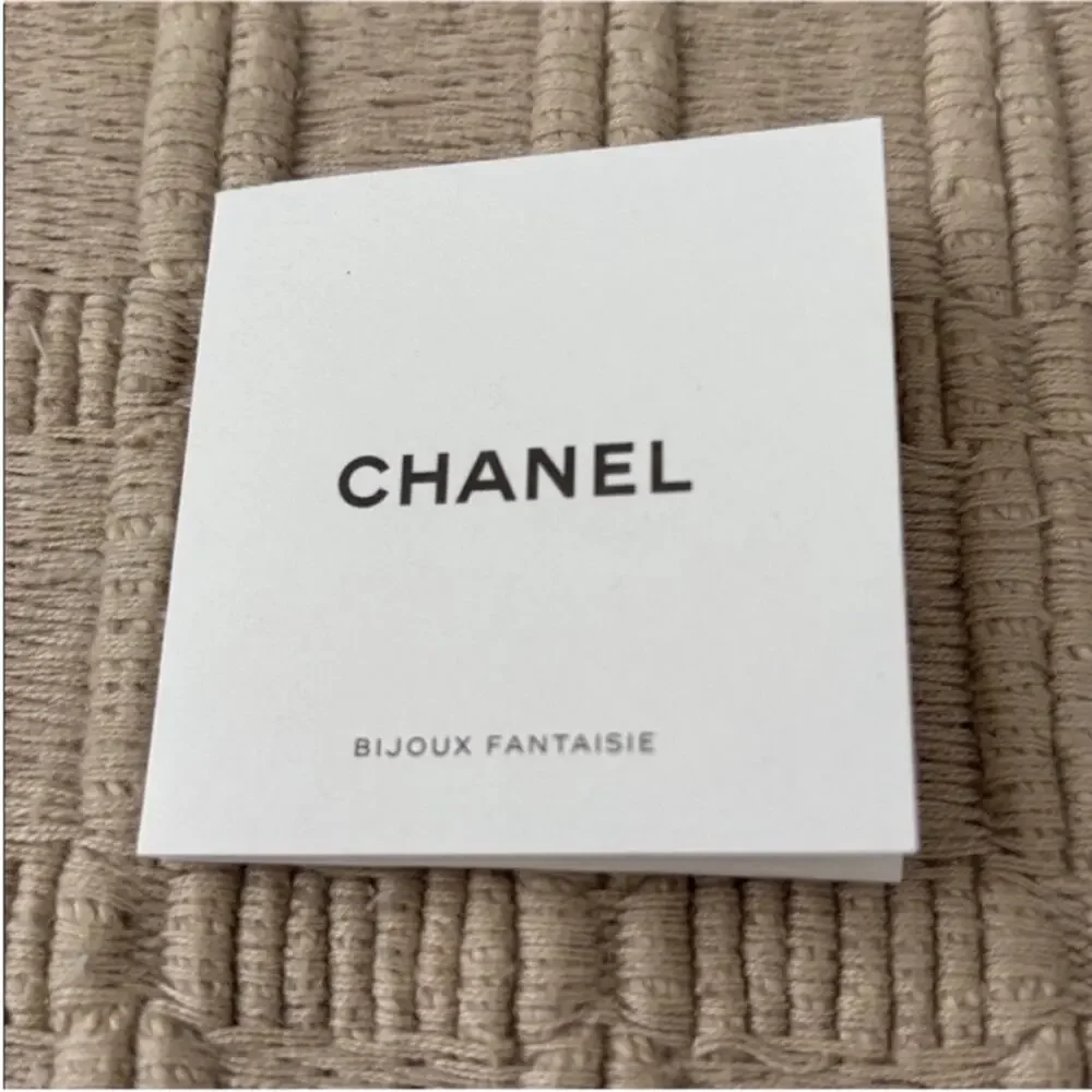 CHANEL Pearl & Denim Blue CC Heart Bracelet - Picture 12 of 13